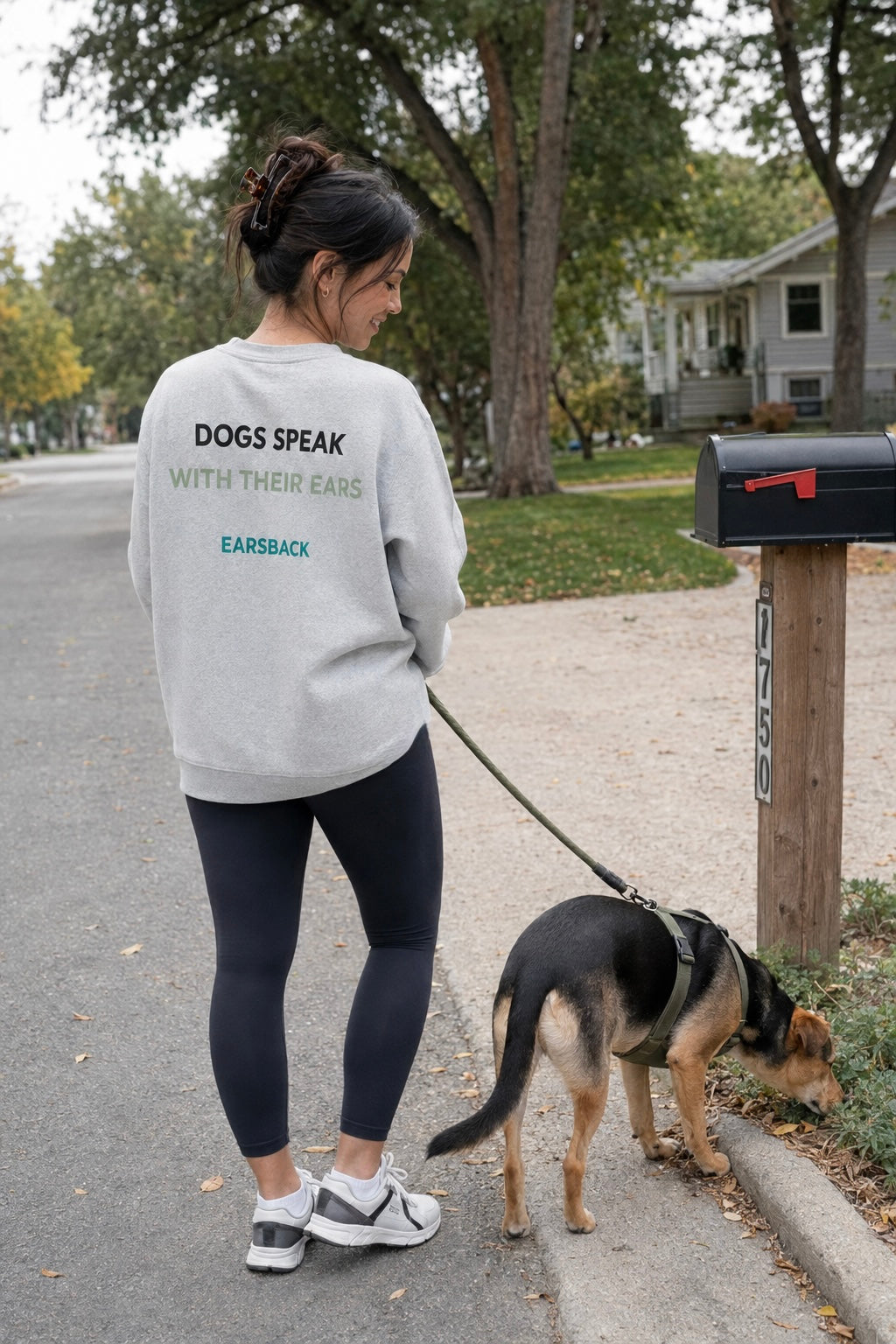 EARSBACK Signature Dog Lover Crewneck
